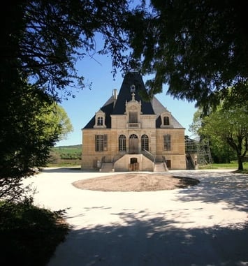 Visite des caves, de la cuisine et du parc d'une maison de maîtres de forge du XIXème siècle