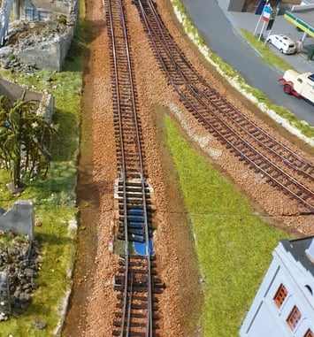 Grand réseau de trains électriques avec Rail52