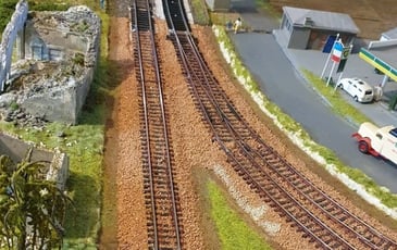 Grand réseau de trains électriques avec Rail52