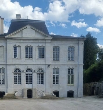 Flânez dans un parc historique du XVIIIe siècle
