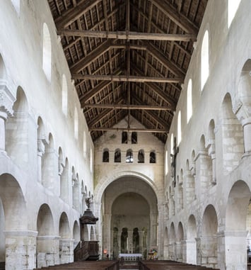 Visite guidée d'une superbe église romane et des travaux de restauration prévus