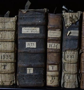 Dans les coulisses du catalogage des livres anciens de la médiathèque