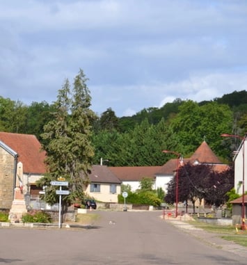 Visite guidée du village de Saint-Michel rattaché à Villegusien-le-Lac