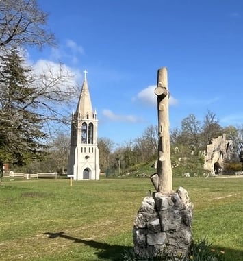 Découverte du Parc Sainte-Marie avec son carillon et sa réplique de la grotte de Lourdes.