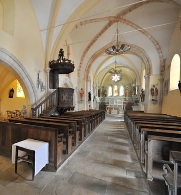 Découverte d'une église du XIIe siècle et de ses peintures murales