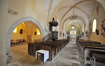 Découverte d'une église du XIIe siècle et de ses peintures murales