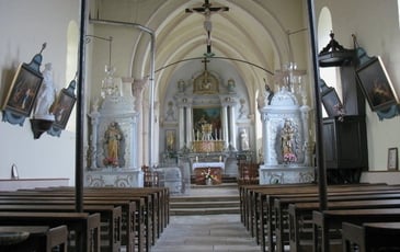 Visitez une église et son clocher roman